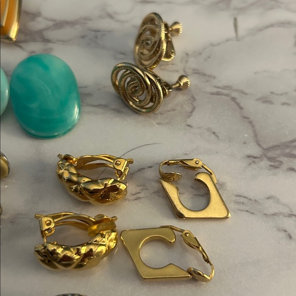 Lot of 31 Clip on or Screw Back Earrings - Picture 4 of 7